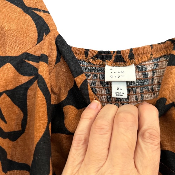 Woman’s cute summer dress worn once - Picture 3 of 7